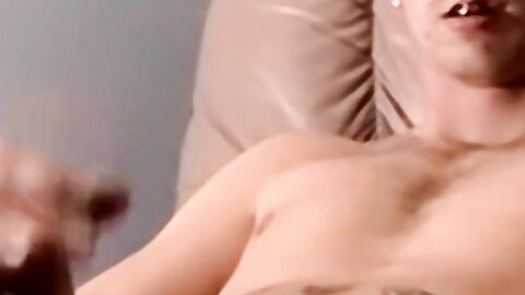 Amateur masturbator Pearl comes hard after solo session