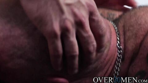 Beefy hairy lovers Justine Eros and Musclebear Montreal suck each others cock