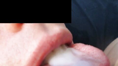 Sucking Off a Horny Twink