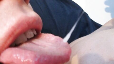 Sucking Off a Horny Twink