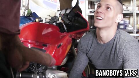 Bike mechanic barebacks and creampies muscular customer