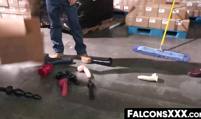 FalconsXXX.com - Mike de Marko railing Sebastian Kross with powerful raw strokes