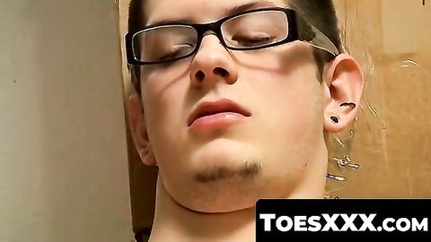 ToesXXX.com - Austin's sizzling solo cum show with foot tease