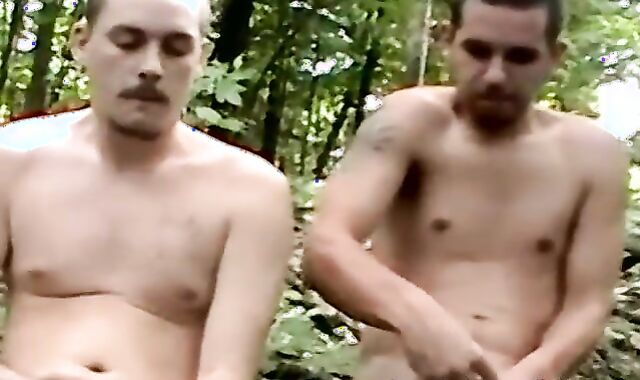 Two young amateurs compete who will cum first outdoors