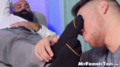 Lustful Dan Edwards licked and sucked the huge feet of hairy Lando