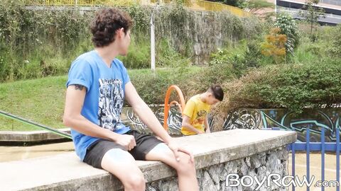 Pretty stud Isaac Muller sucks Jacobs enormous dick outdoor