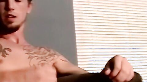 Amateur white dudes with tats love to jerk off together