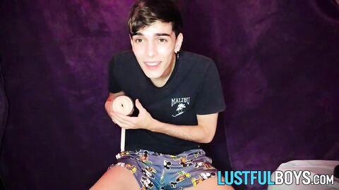 Twink Henry Evans loves jerking off and anal fucking his asshole with toys