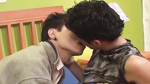 Latino amateur twink Damian gets slammed hard by Emanuel