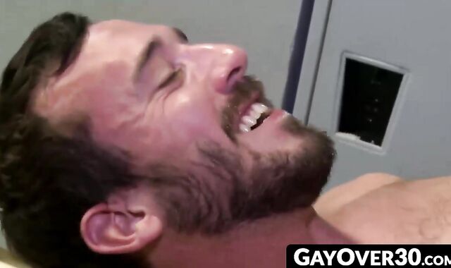 GayOver30.com - Mike Gaite cant believe how amazing Peter Fultons ass feels