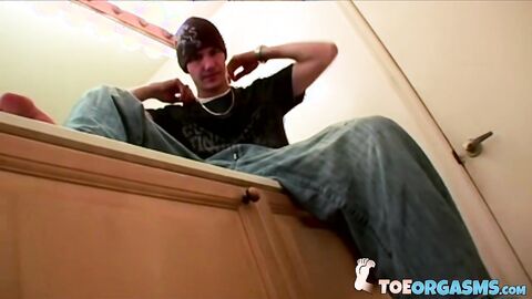 Handsome Clyde takes off his shoes to worship his foot before masturbating