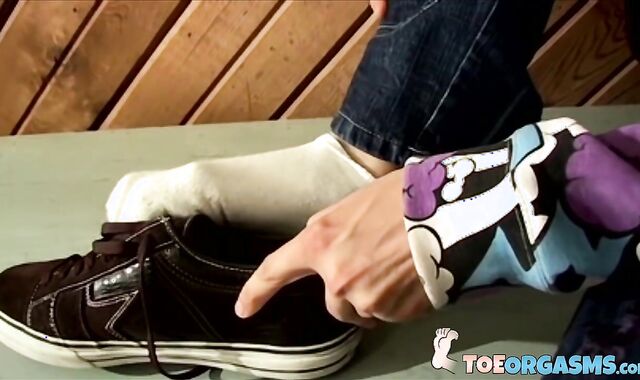 Sweet Clyde wanks off his cock and milks out his dick on his sexy feet