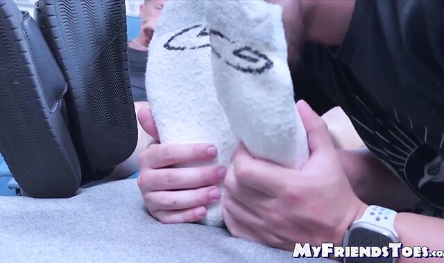 Hunky Darius and Drew Harper enjoyed the pleasure of feet worshipping by a straight g