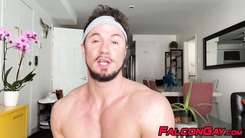 Muscle jock in jockstrap Skyy Know riding big fat dildo